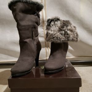 A pair of Gray boots, size 6